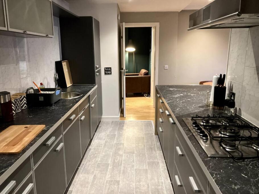 Stylish 2 Bed Accessible Flat Perfect Location Glasgow Exterior photo
