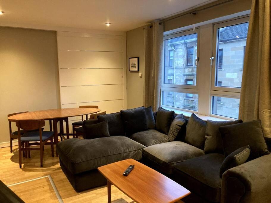 Stylish 2 Bed Accessible Flat Perfect Location Glasgow Exterior photo